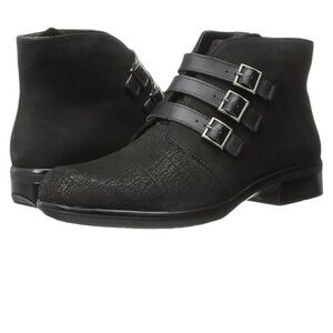 Naot Calima Black Crackle Leather/Black Velvet
Nubuck/Black Raven Leather boot